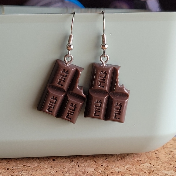 ❌️Sold❌️ Chocolate Candy Bar Food Earrings - Picture 2 of 2